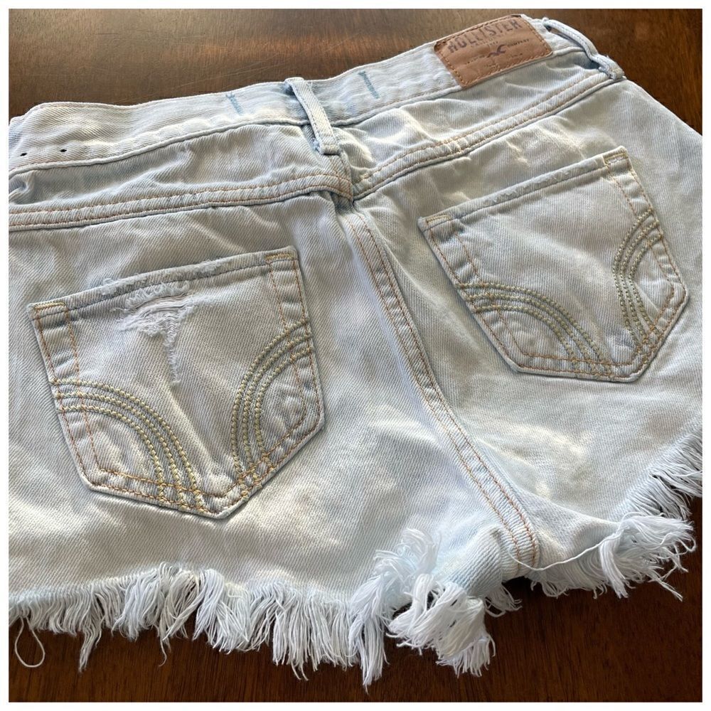 Hollister High Rise Distressed Festival Fray Hem Cut Off Shorts Light Wash Sz 25 - Picture 4 of 12